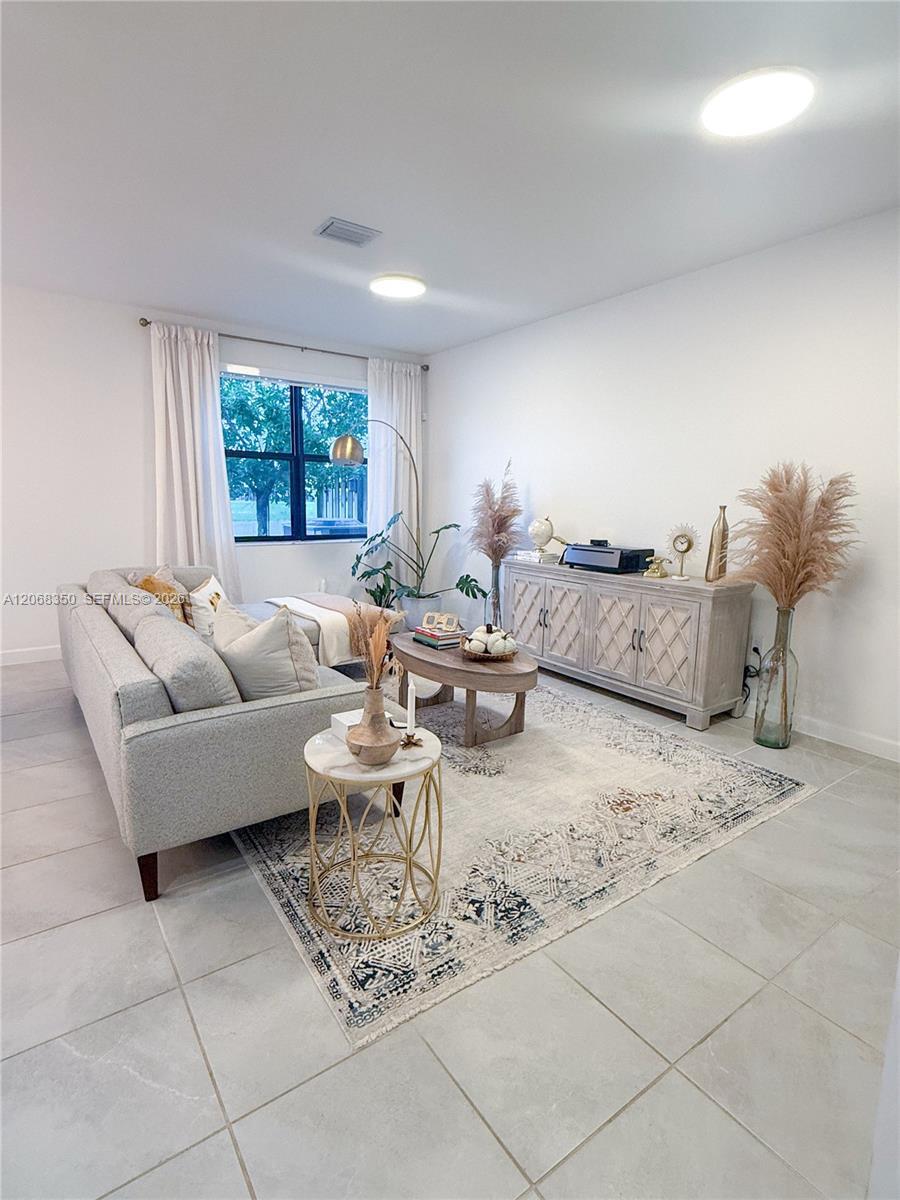 10095 SW 231 LN, Miami FL 33190 photo 2