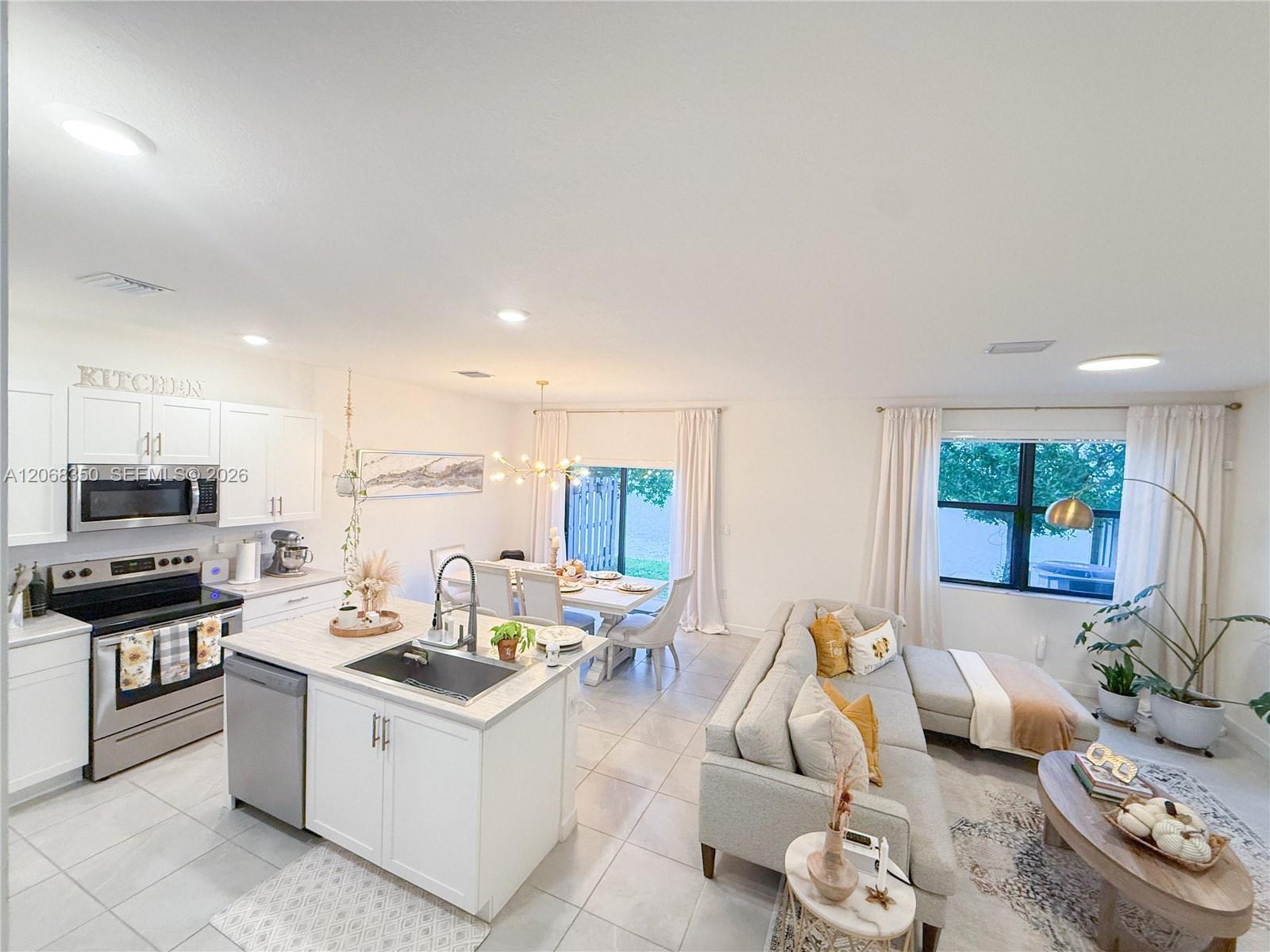 10095 SW 231 LN, Miami FL 33190
