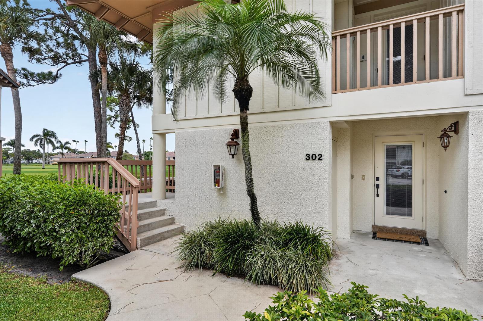 302 Brackenwood Circle, Palm Beach Gardens FL 33418 photo 2