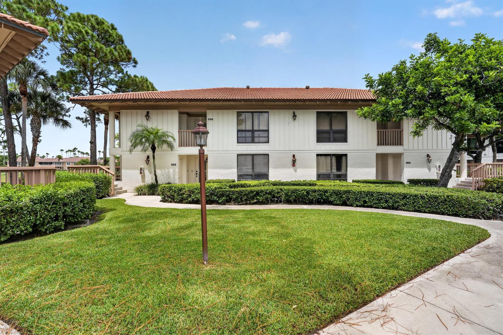 302 Brackenwood Circle, Palm Beach Gardens FL 33418