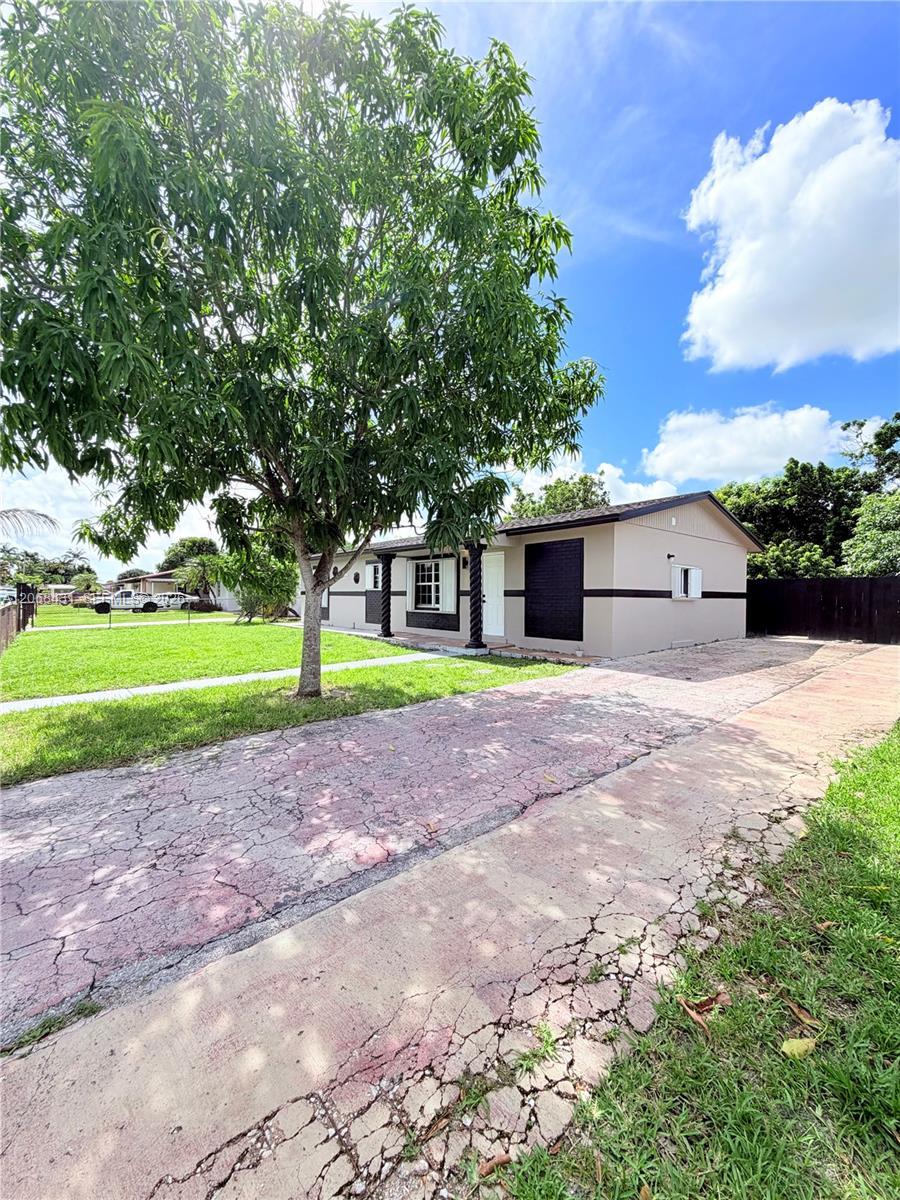 4492 NW 180th St, Miami Gardens FL 33055 photo 2