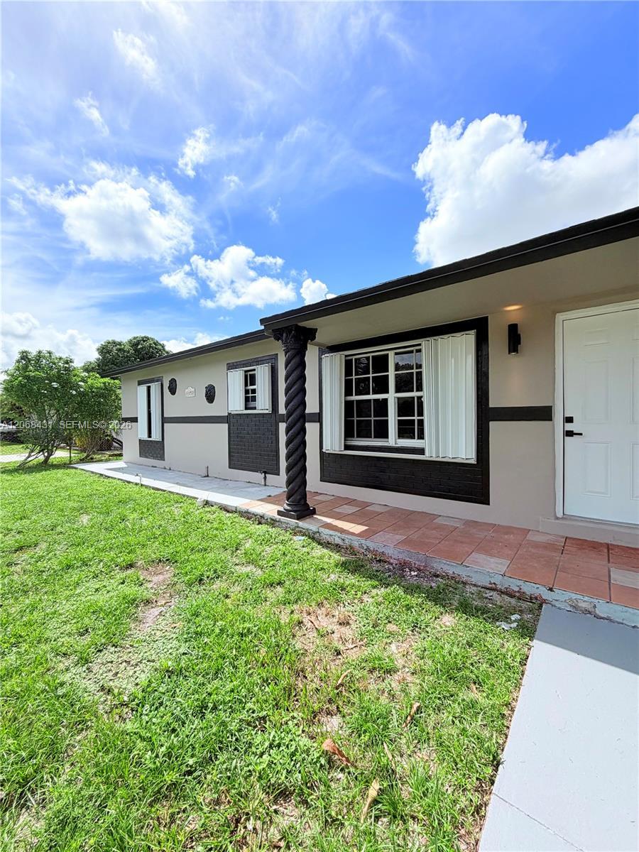 4492 NW 180th St, Miami Gardens FL 33055