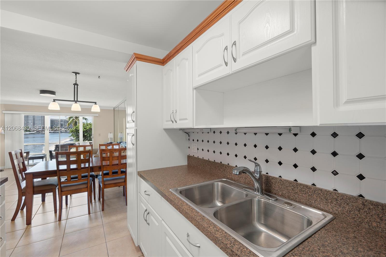 2600 Diana Dr # 208, Hallandale Beach FL 33009 photo 4