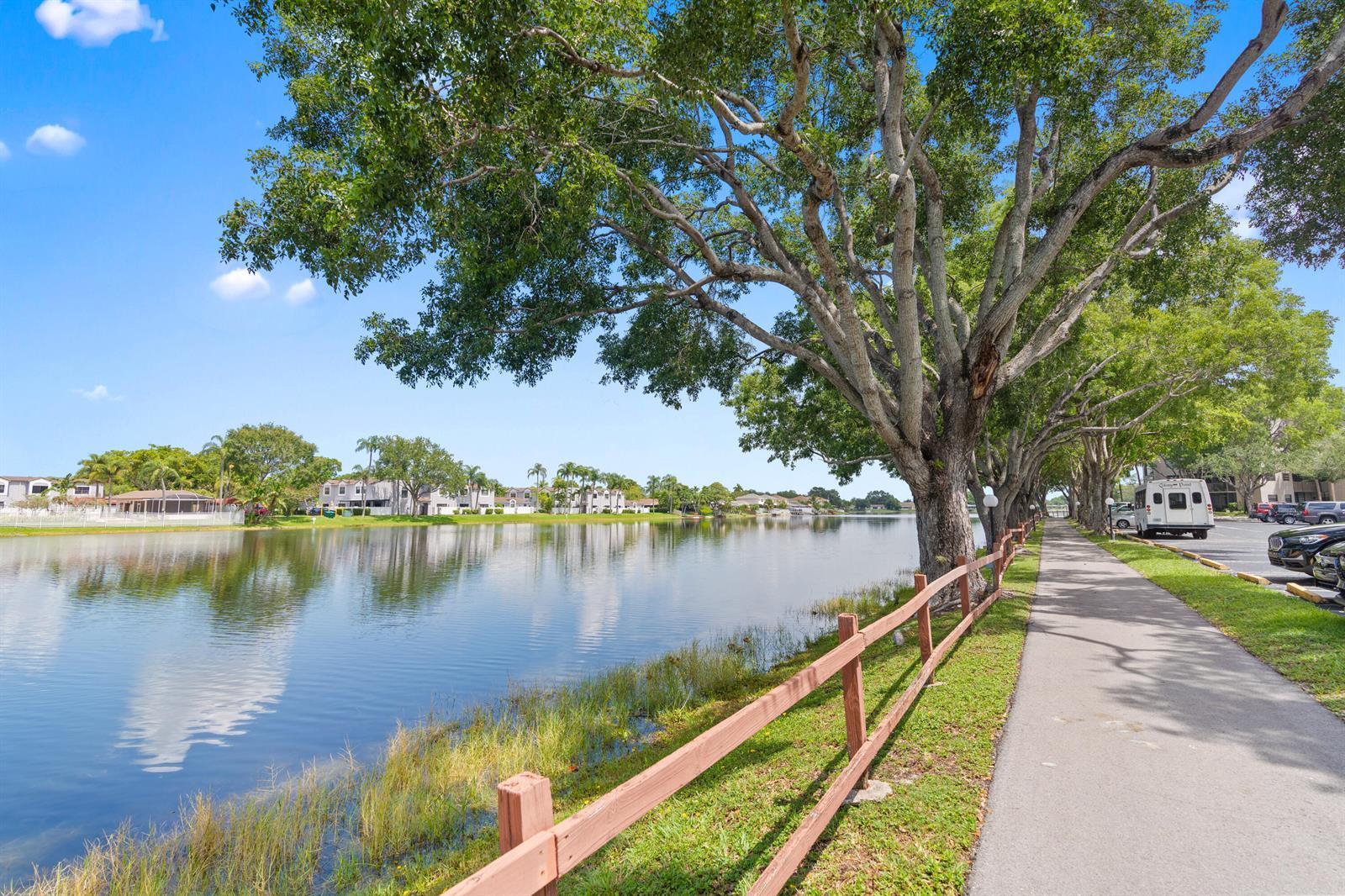 900 COLONY POINT Circle # 511, Pembroke Pines FL 33026 photo 3