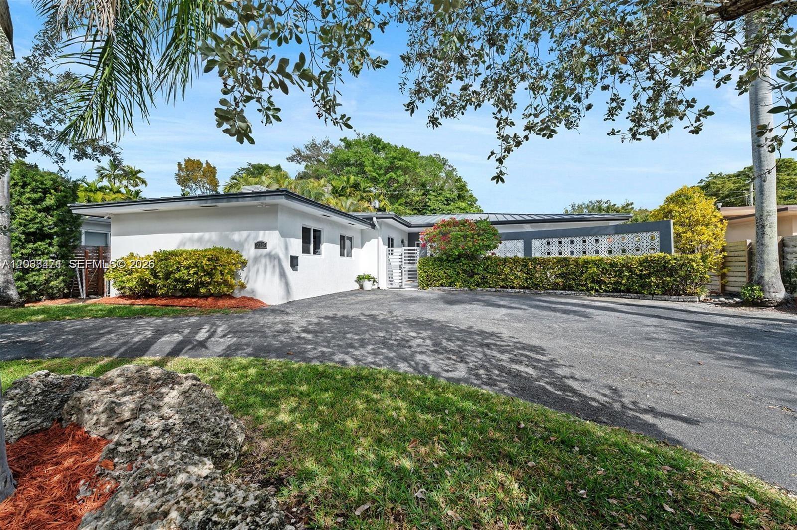 218 S Shore Dr S, Miami FL 33133 photo 4