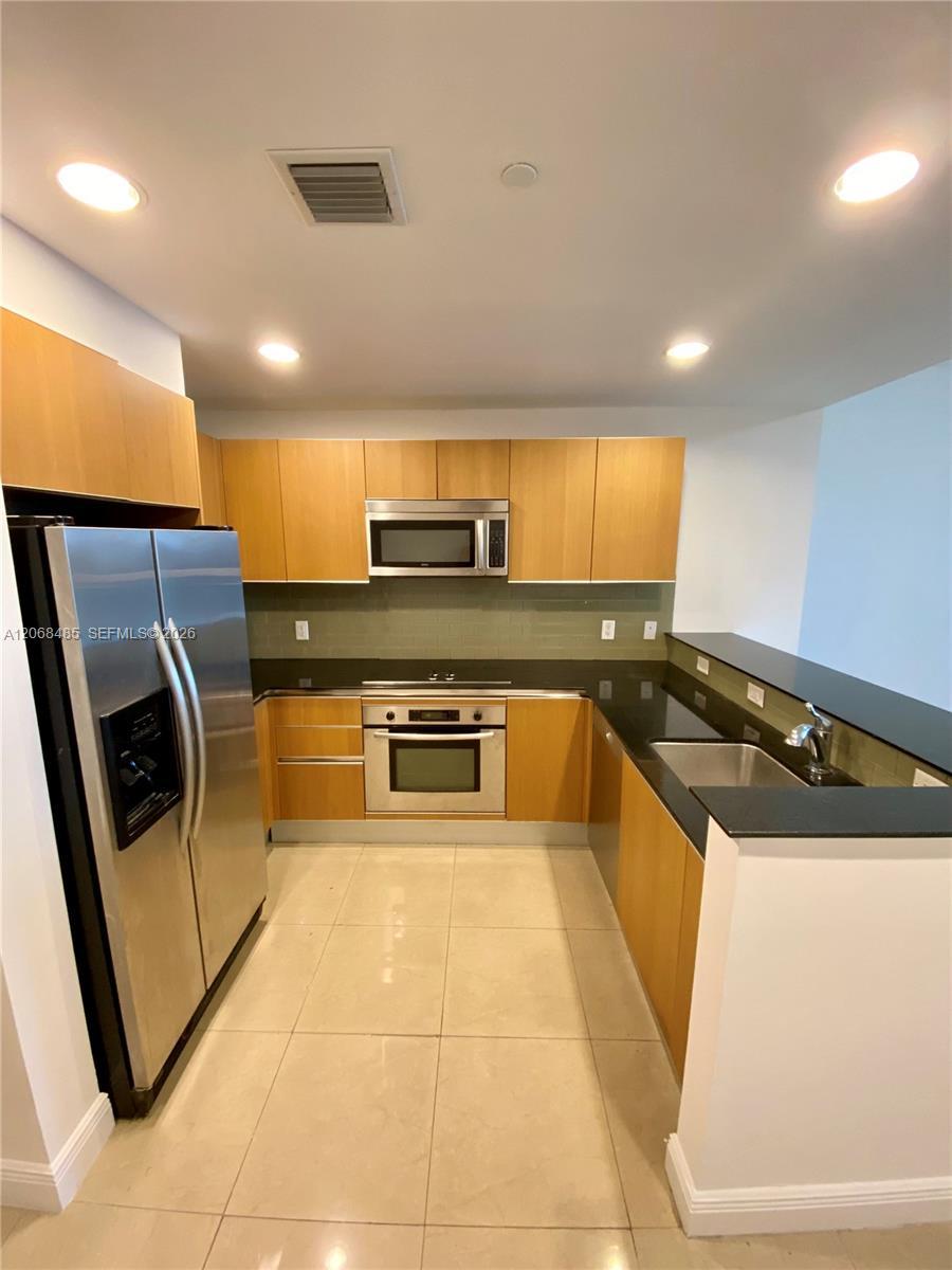 1060 Brickell Ave # 1413, Miami FL 33131 photo 2