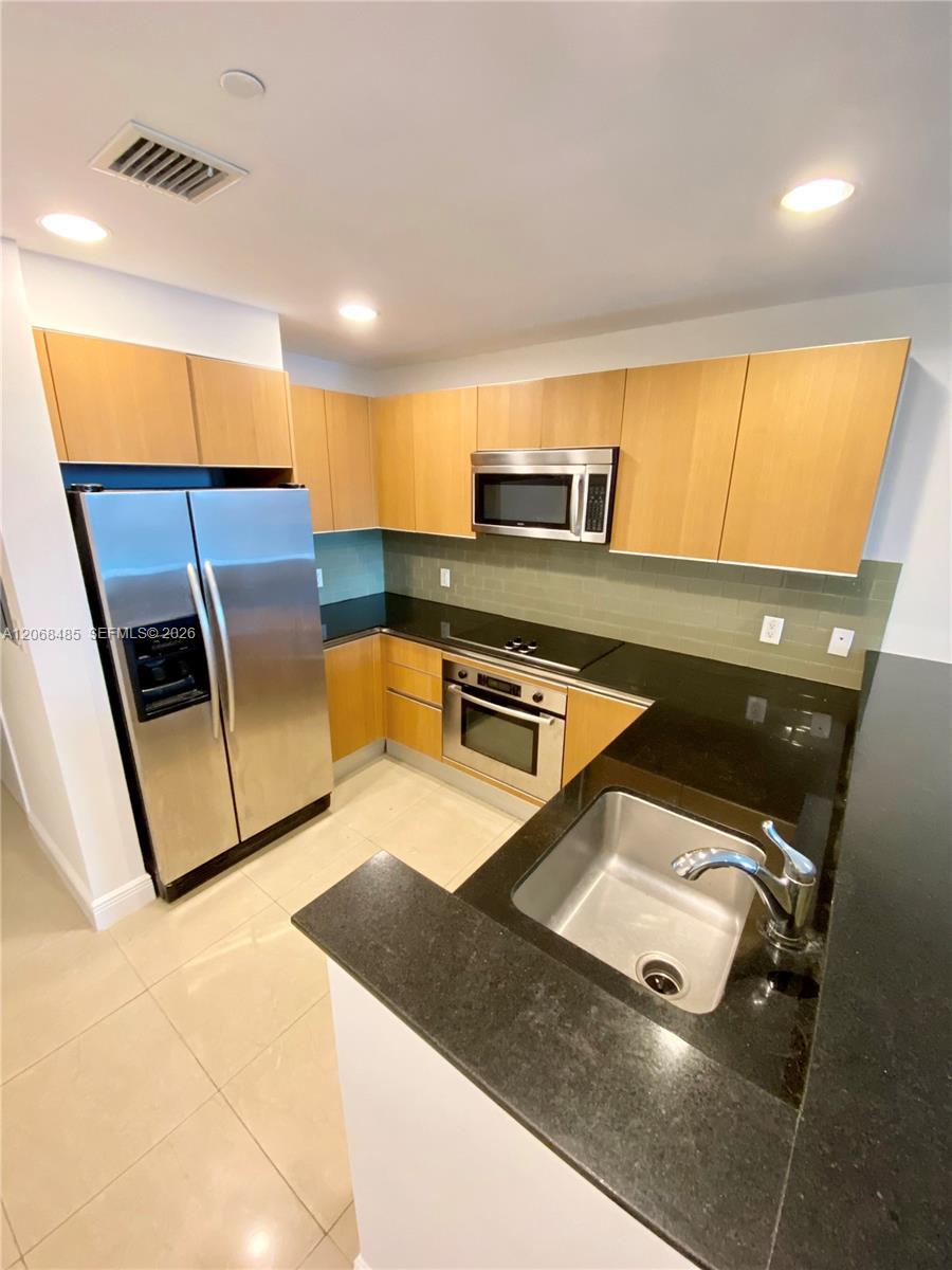 1060 Brickell Ave # 1413, Miami FL 33131 photo 3