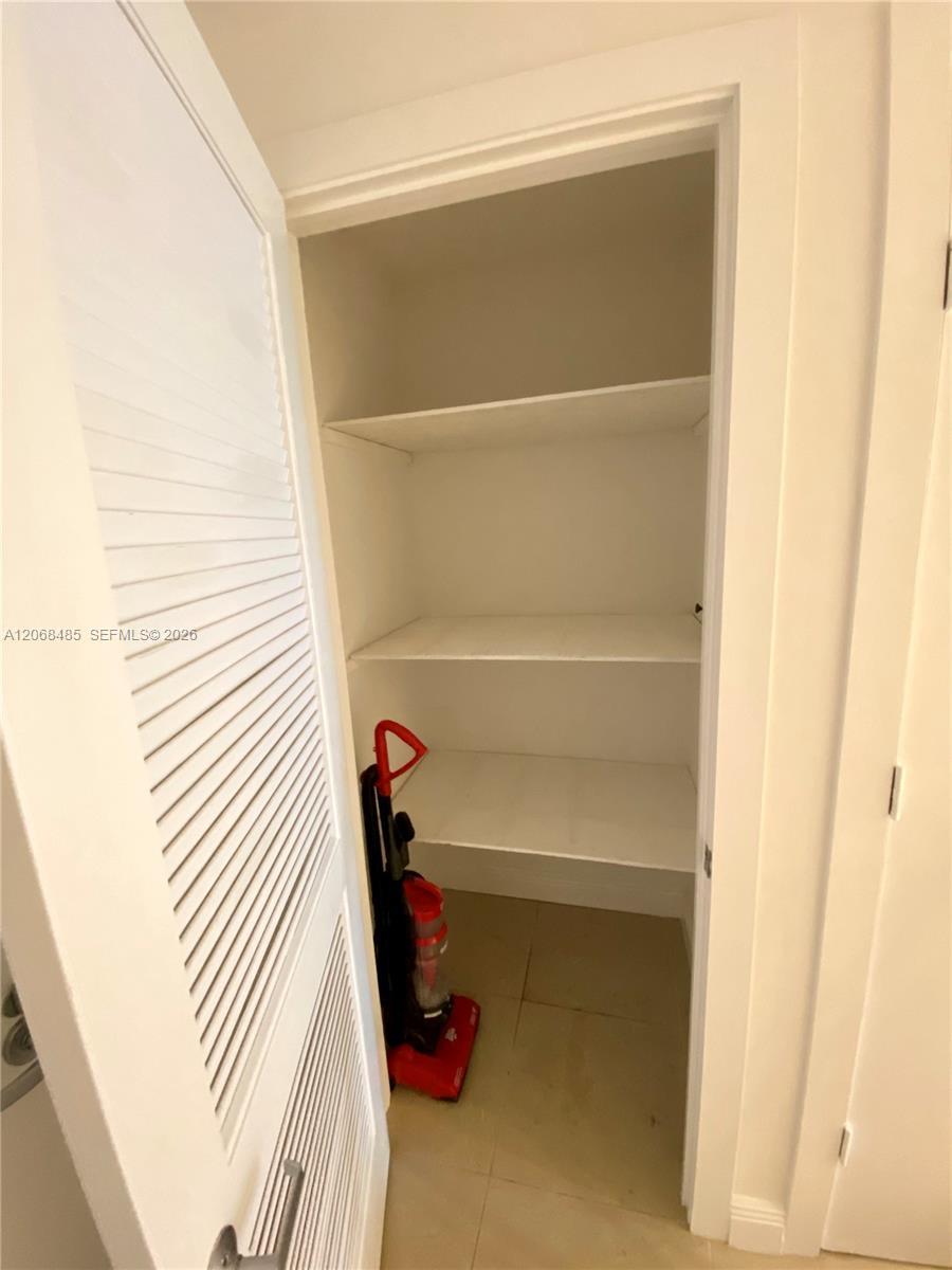 1060 Brickell Ave # 1413, Miami FL 33131 photo 5