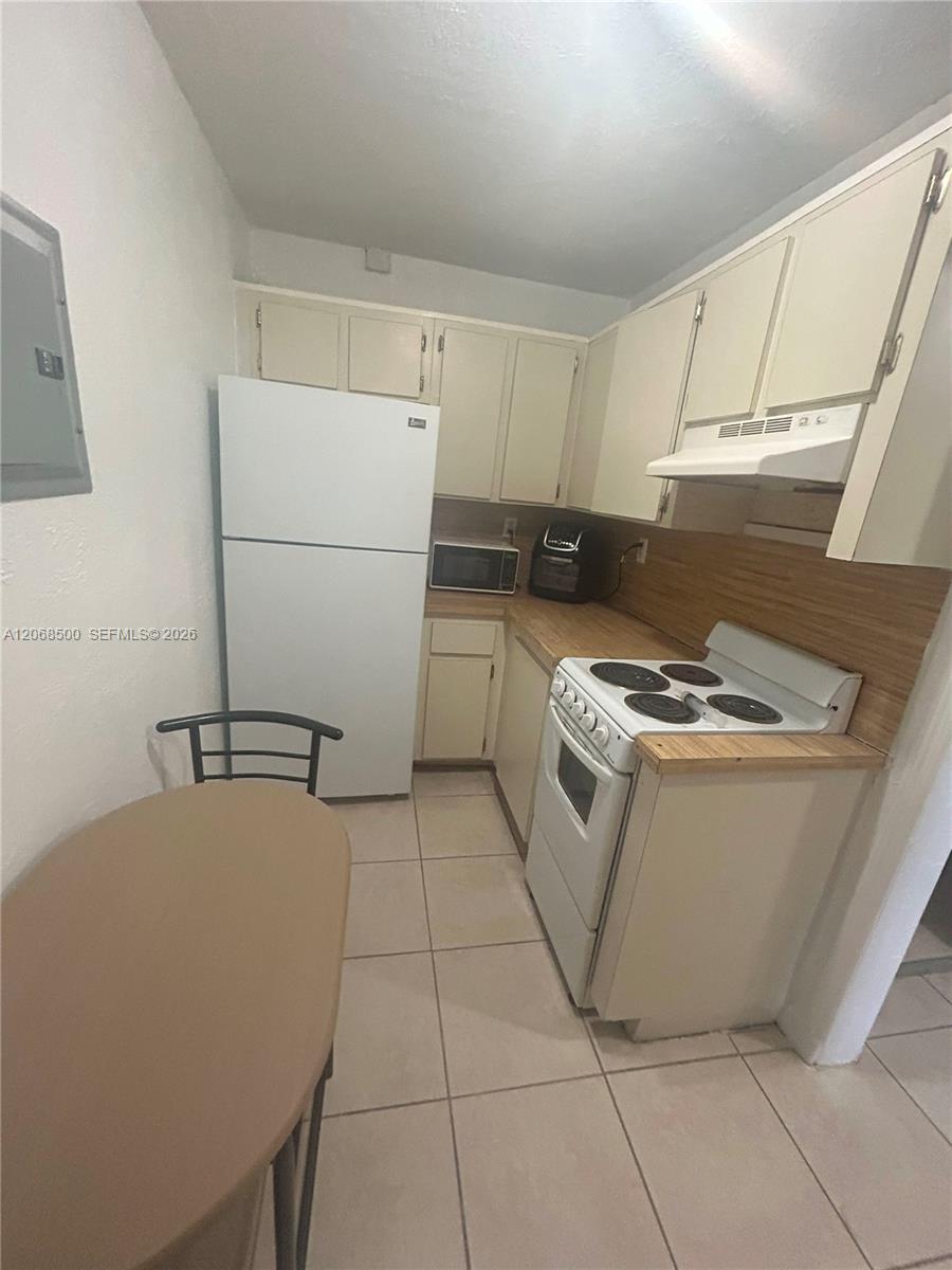 6950 Miami Gardens Dr # 117A, Hialeah FL 33015 photo 2