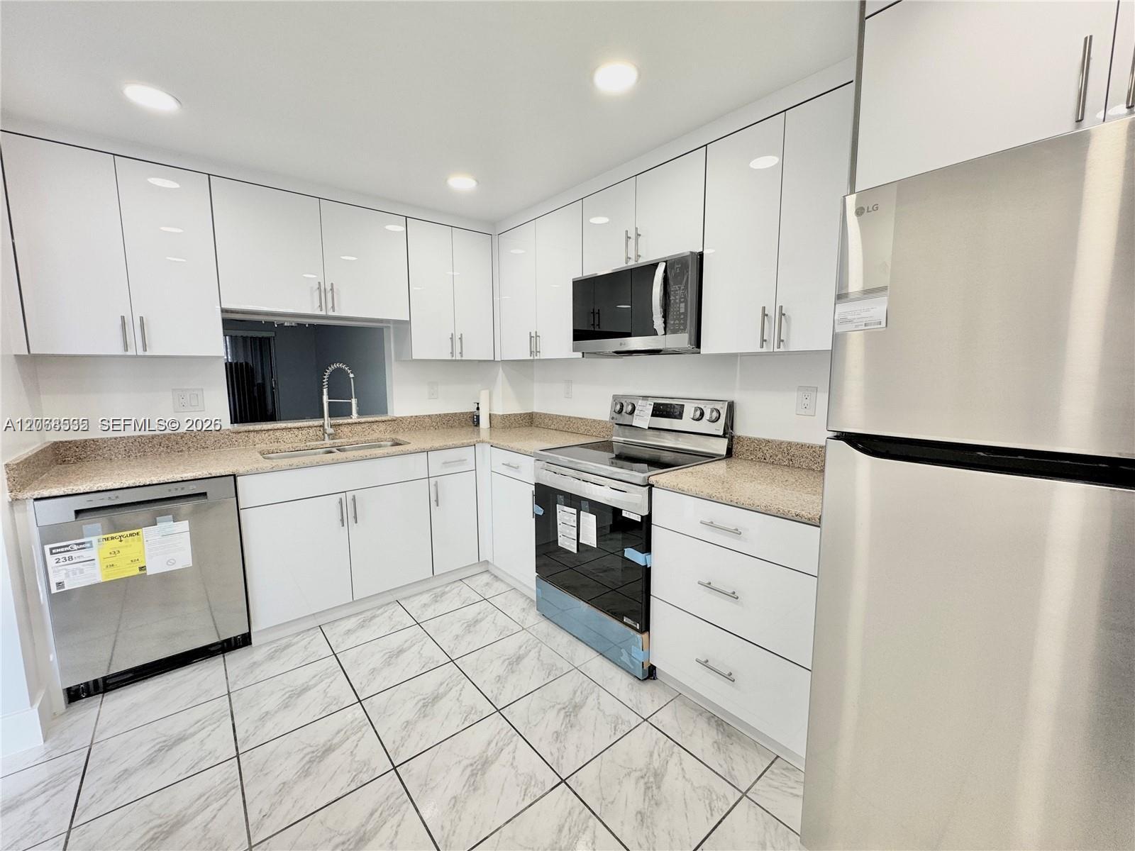 1075 Riverside Dr # 302, Coral Springs FL 33071 photo 2