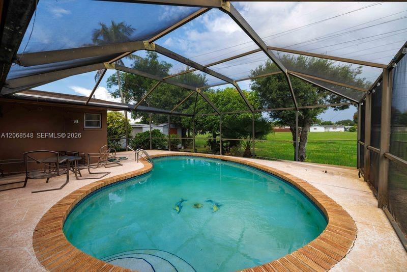 2160 NW 91st Ter, Pembroke Pines FL 33024 photo 2