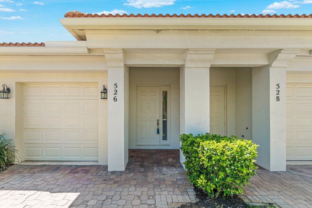 526 COMMONS Drive, Palm Beach Gardens FL 33418 photo 2