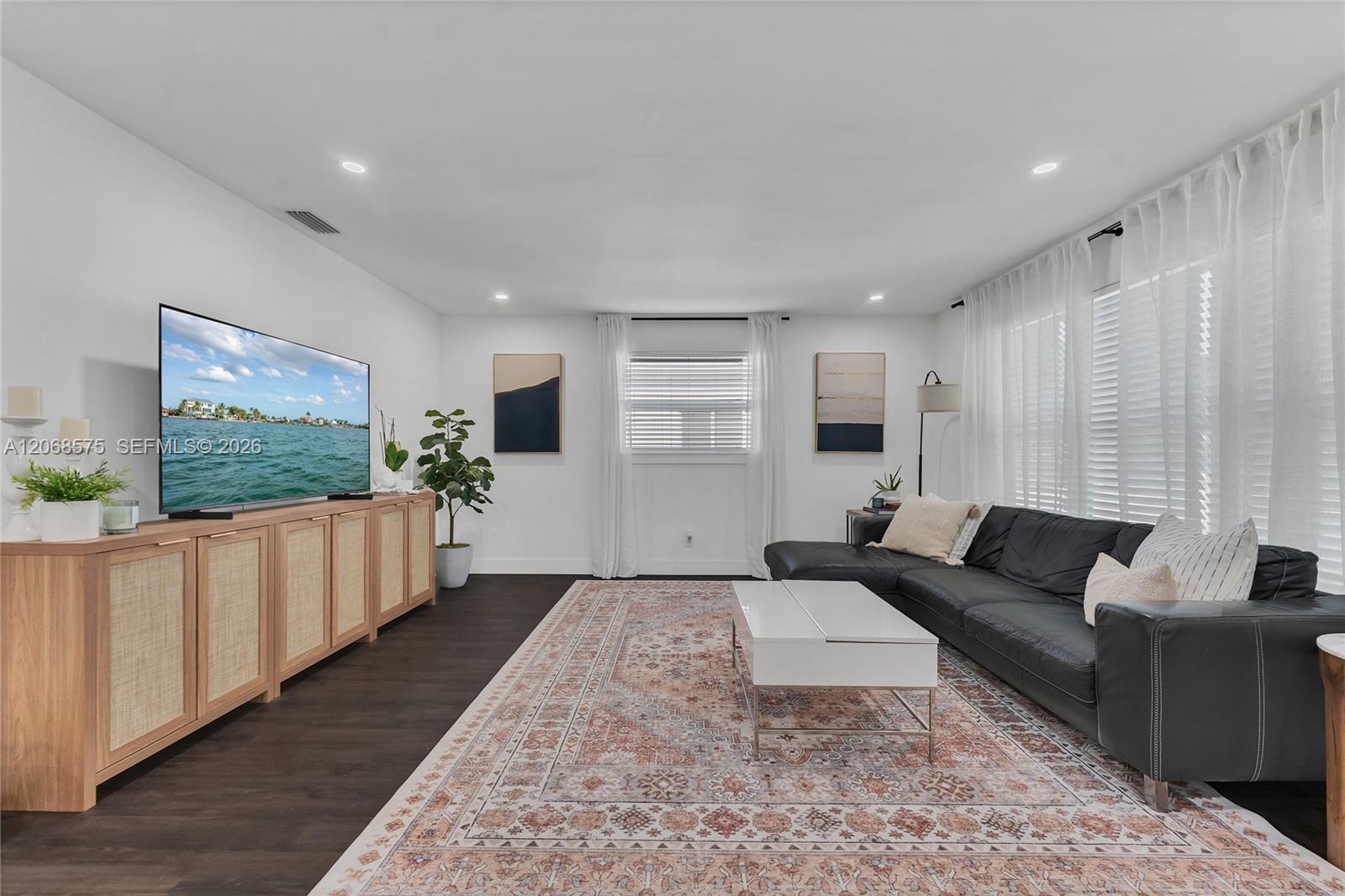 2851 Washington St, Hollywood FL 33020 photo 2