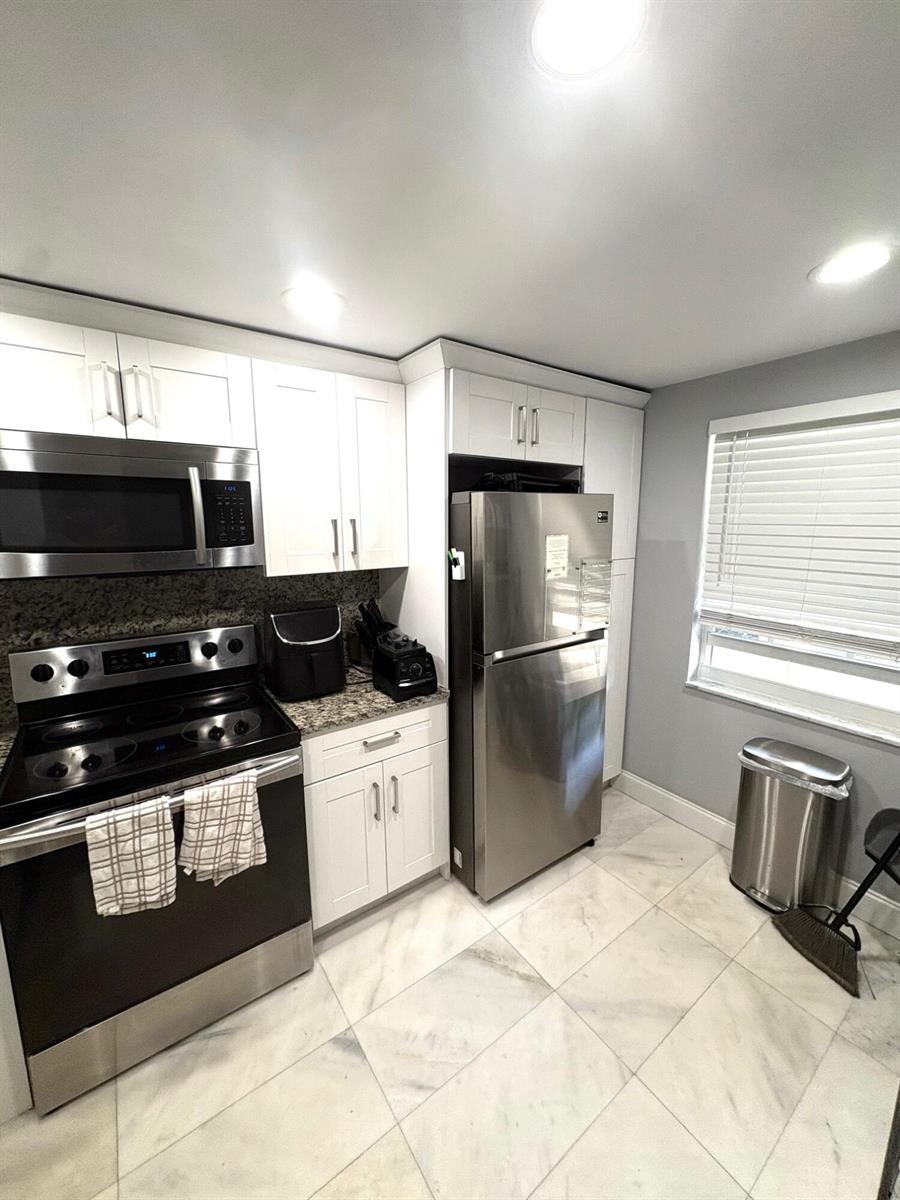 605 OAKS Drive # 304, Pompano Beach FL 33069 photo 4
