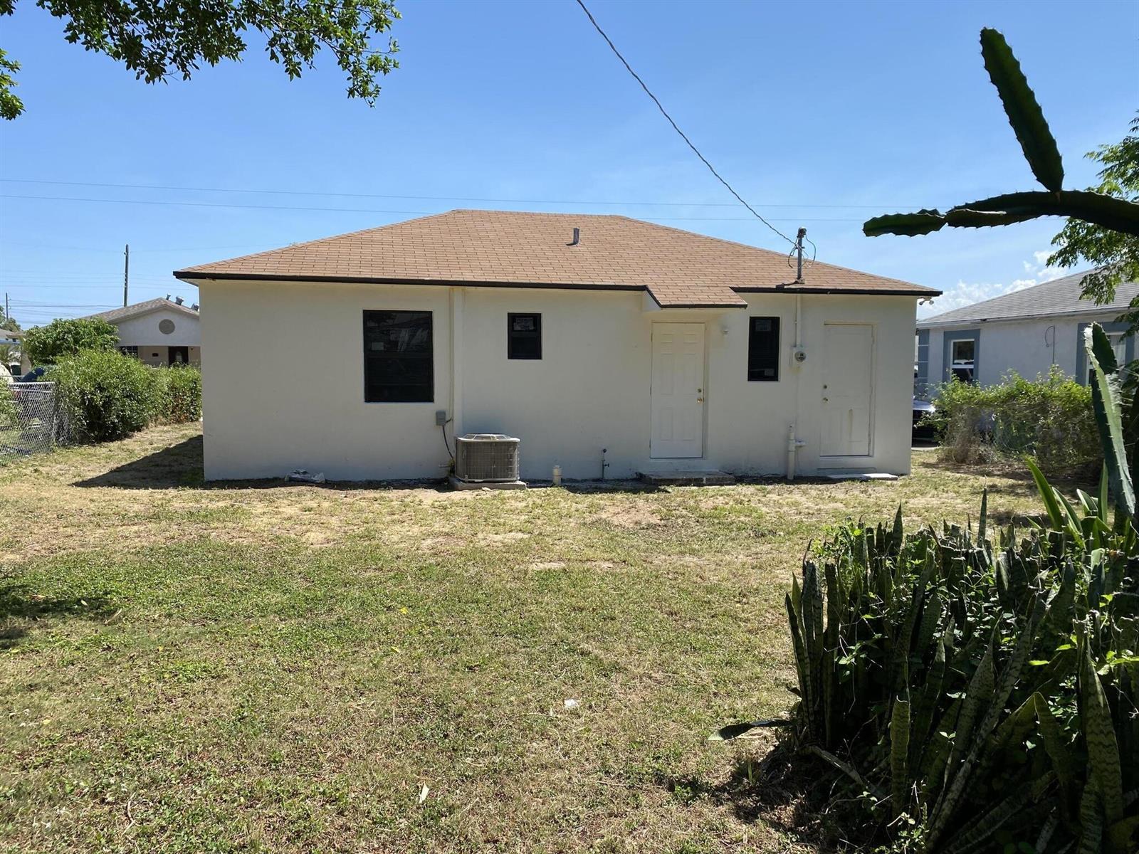 816 W 4TH Street, Riviera Beach FL 33404 photo 2