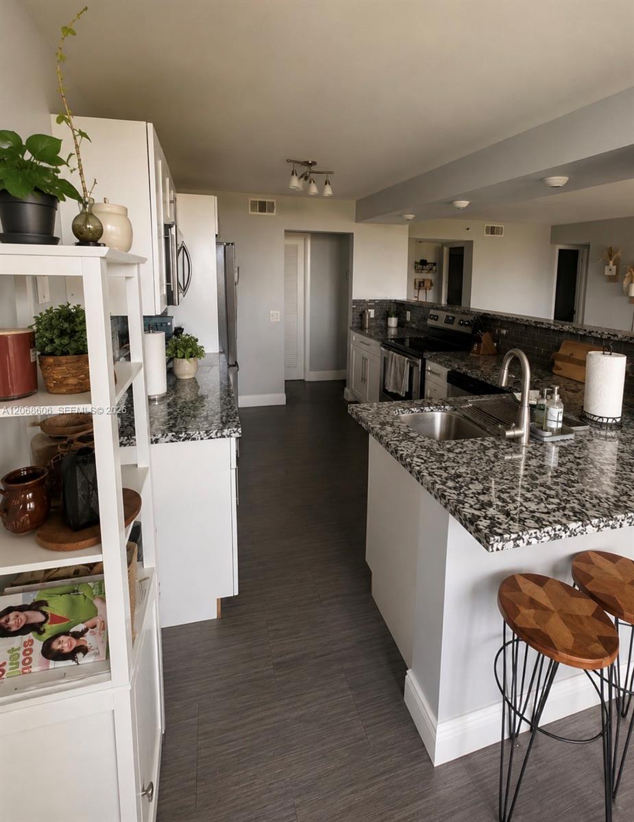 105 Lake Emerald Dr # 503, Oakland Park FL 33309 photo 4
