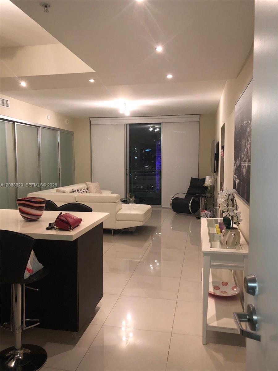 90 SW 3rd St # 3802, Miami FL 33130 photo 3