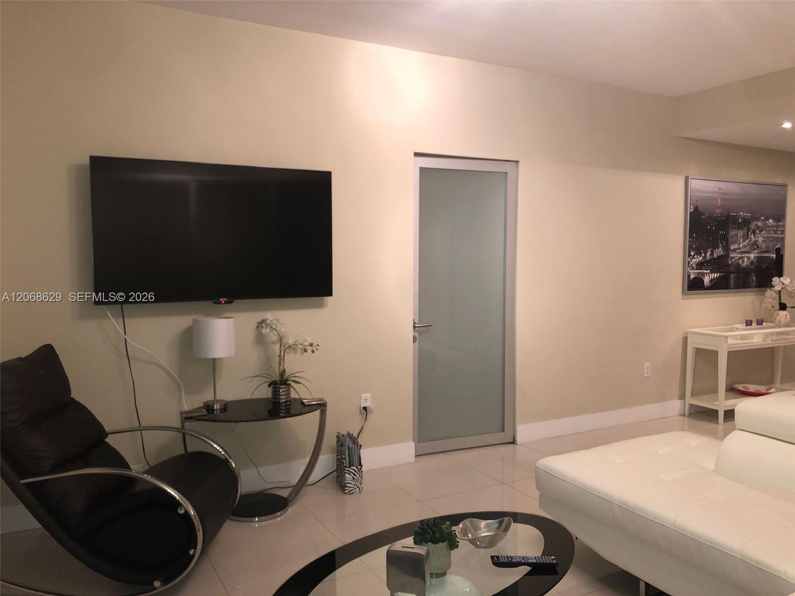 90 SW 3rd St # 3802, Miami FL 33130 photo 5