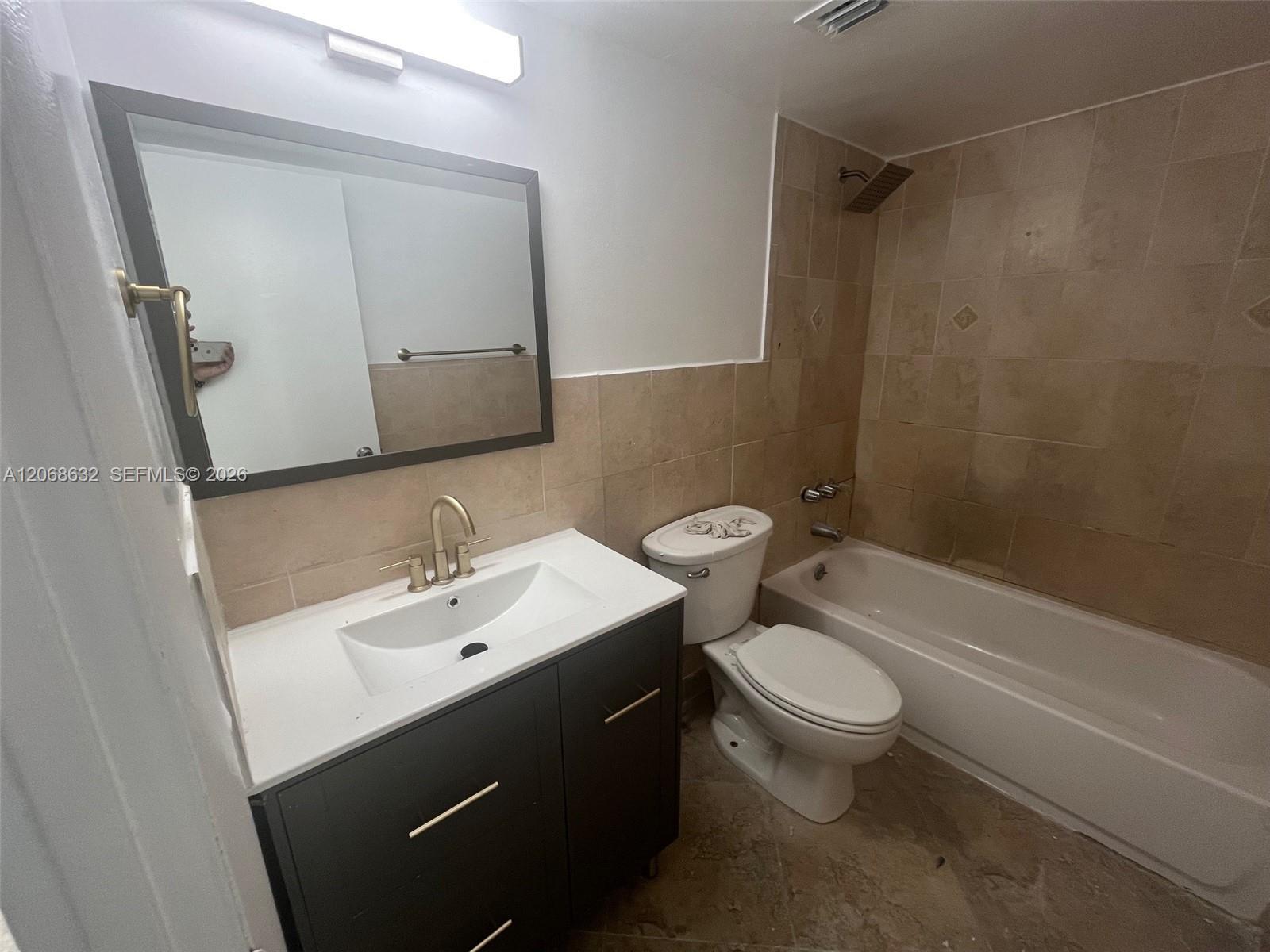 498 NW 165th St # 501, Miami FL 33169 photo 4