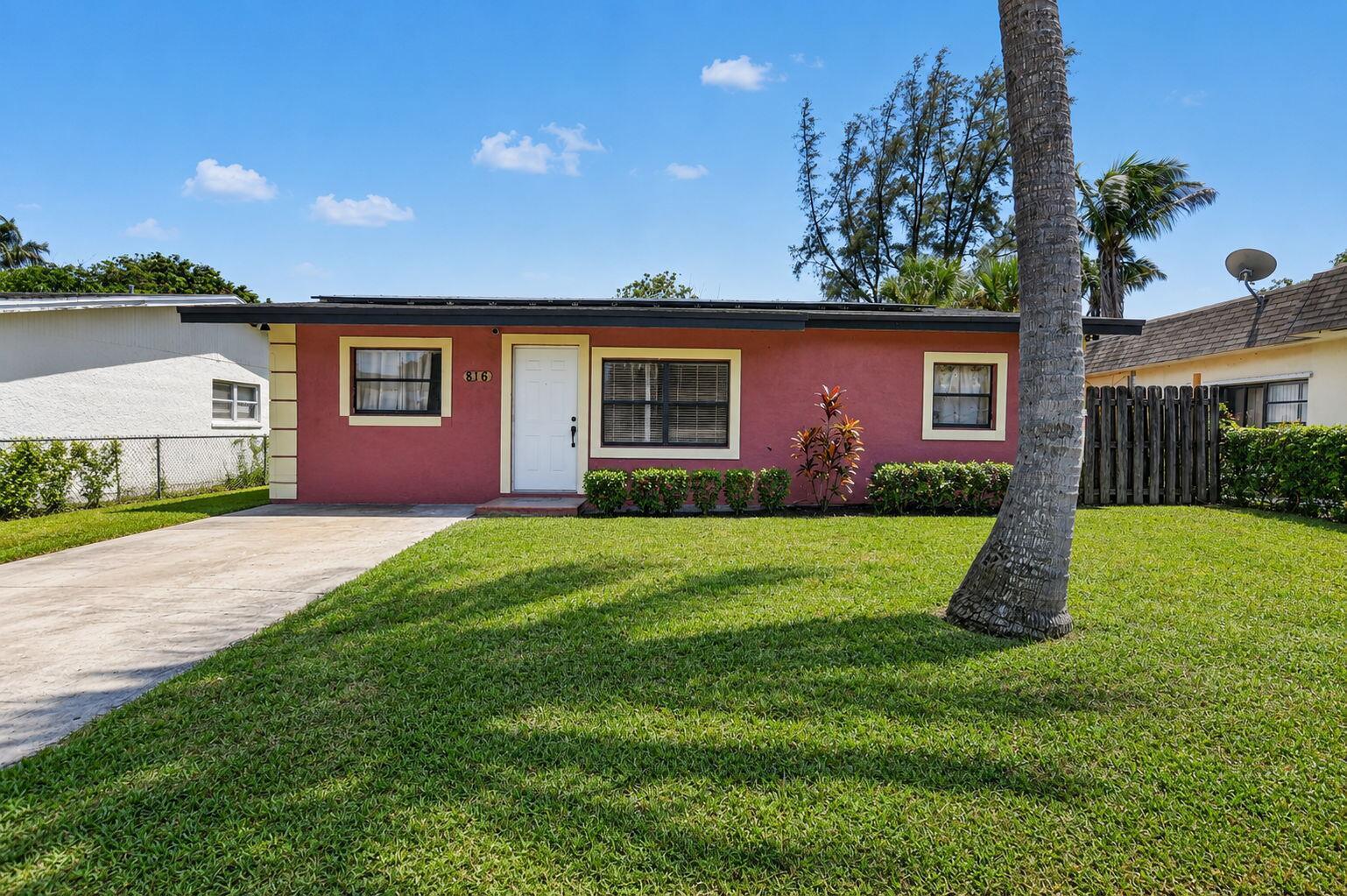 816 SW 3RD Court, Delray Beach FL 33444