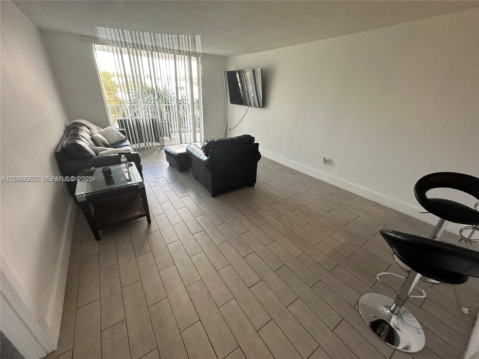 486 NW 165th St # 303, Miami FL 33169 photo 2