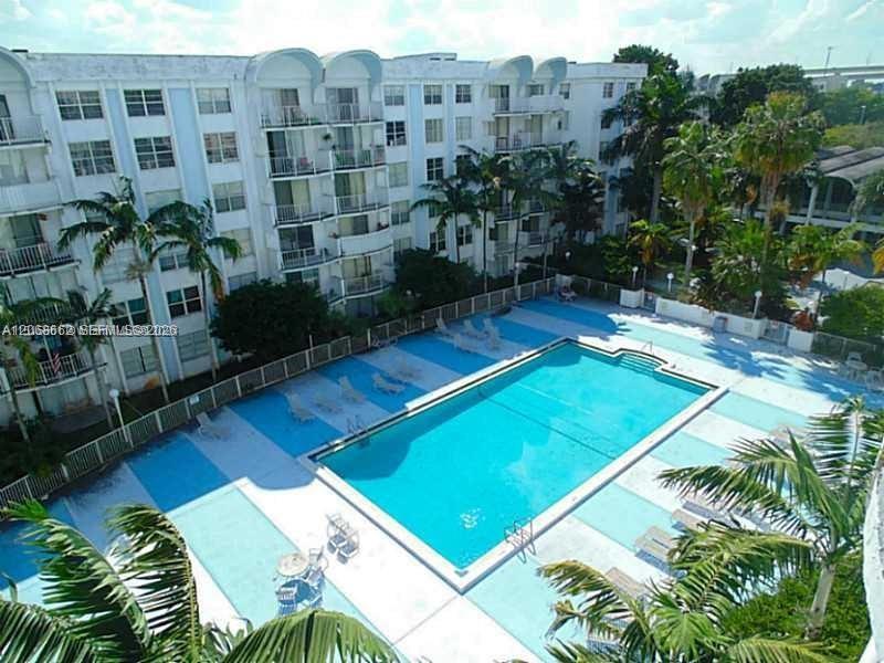 486 NW 165th St # 303, Miami FL 33169