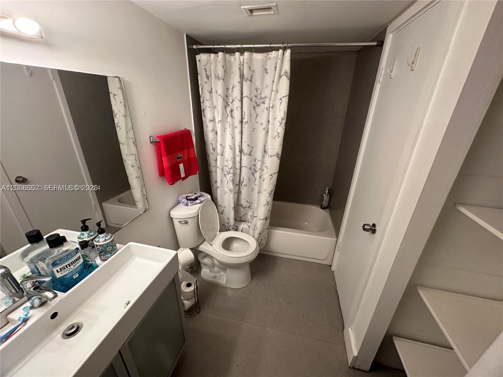 486 NW 165th St # 303, Miami FL 33169 photo 5