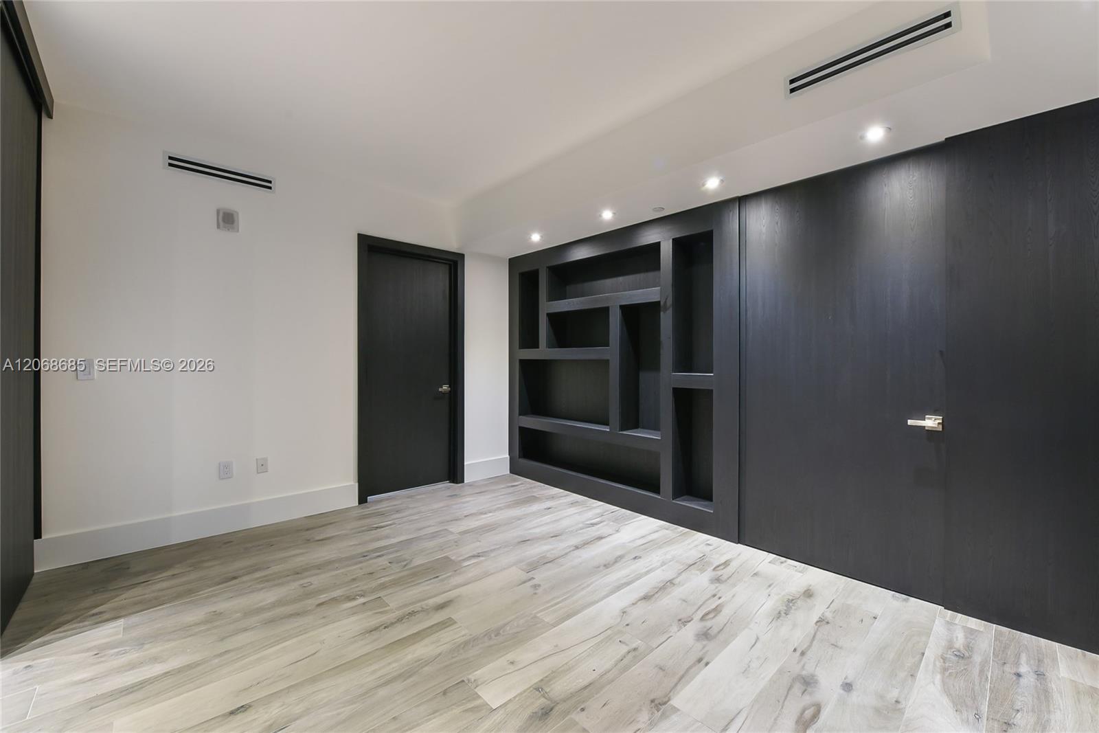 1010 Brickell Ave # 3905, Miami FL 33131 photo 3