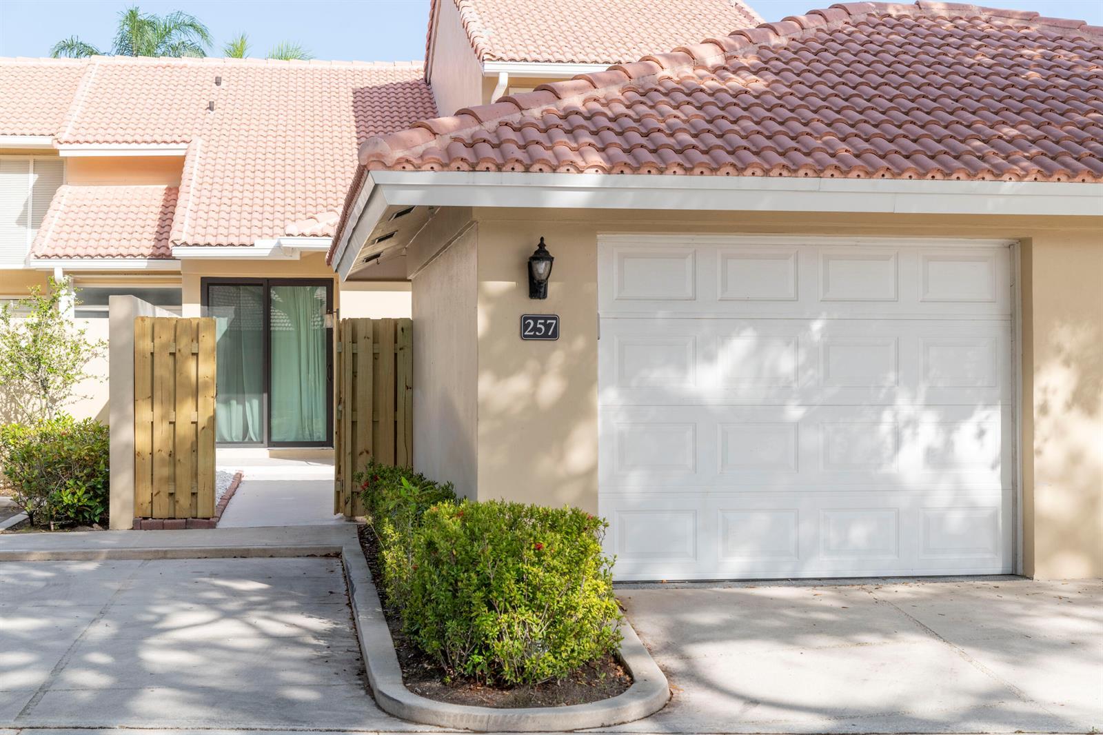 257 OLD MEADOW Way, Palm Beach Gardens FL 33418 photo 4