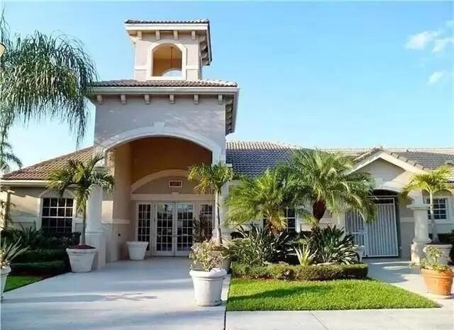 5021 N WILES Road # 205, Coconut Creek FL 33073 photo 2