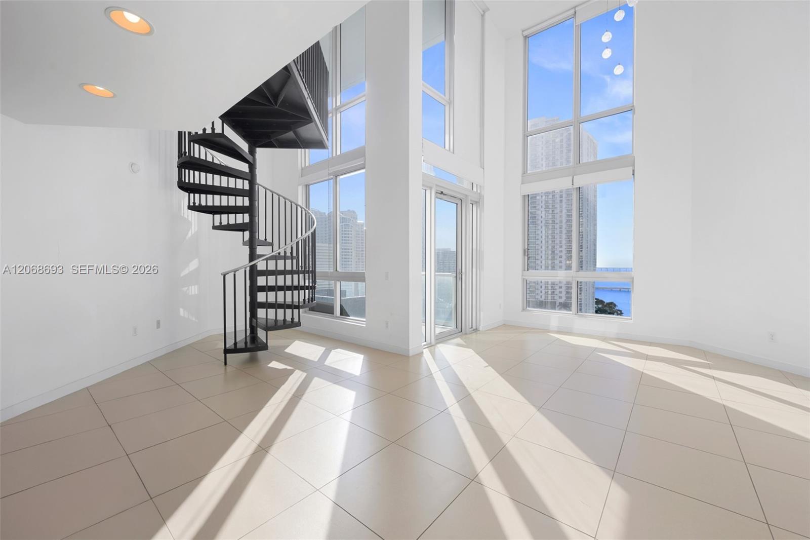 300 S Biscayne Blvd # 1214, Miami FL 33131 photo 2