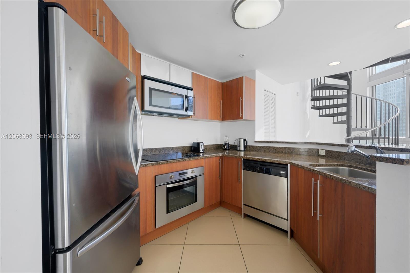 300 S Biscayne Blvd # 1214, Miami FL 33131 photo 3