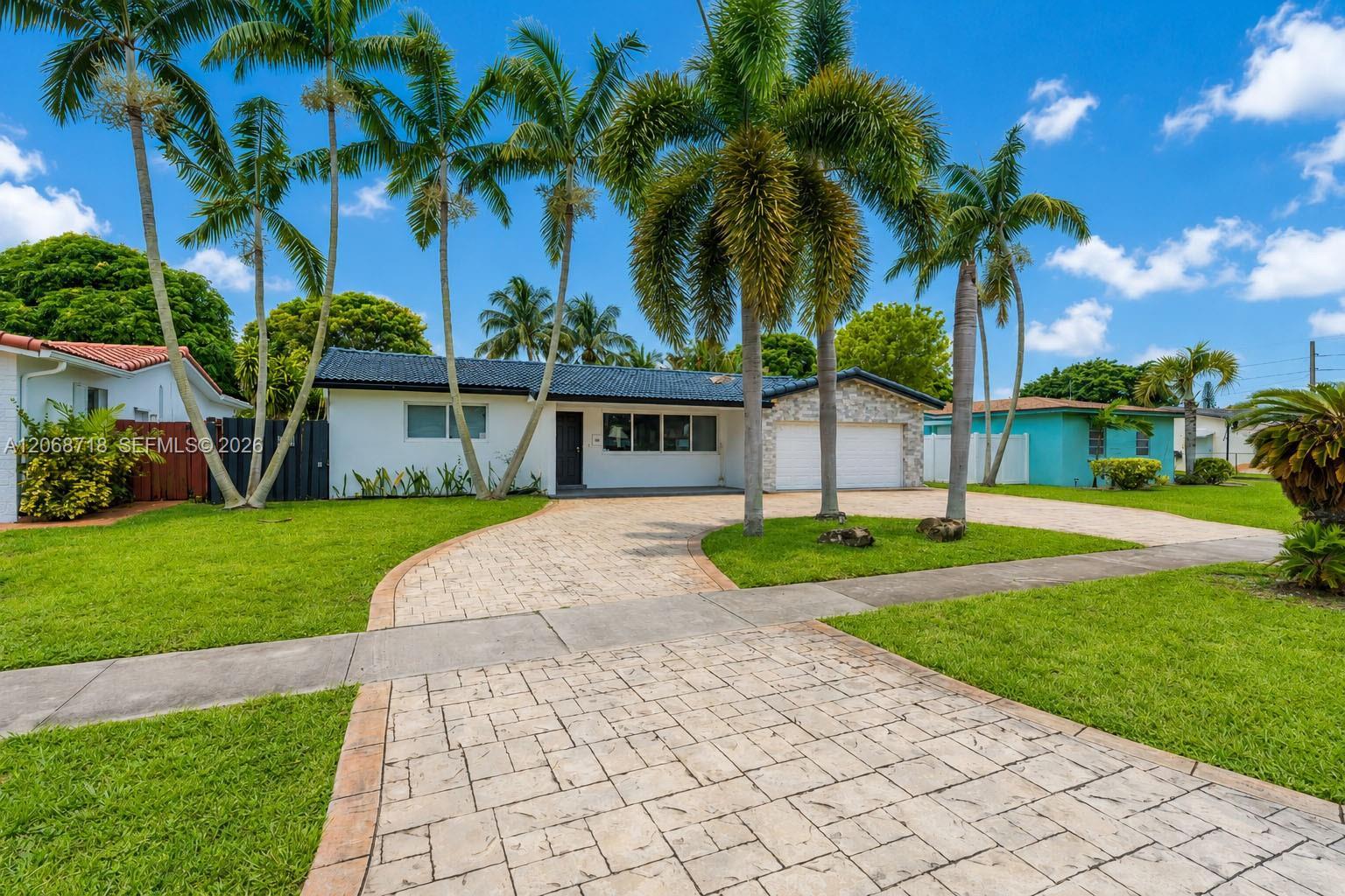 5424 Garfield St, Hollywood FL 33021 photo 2