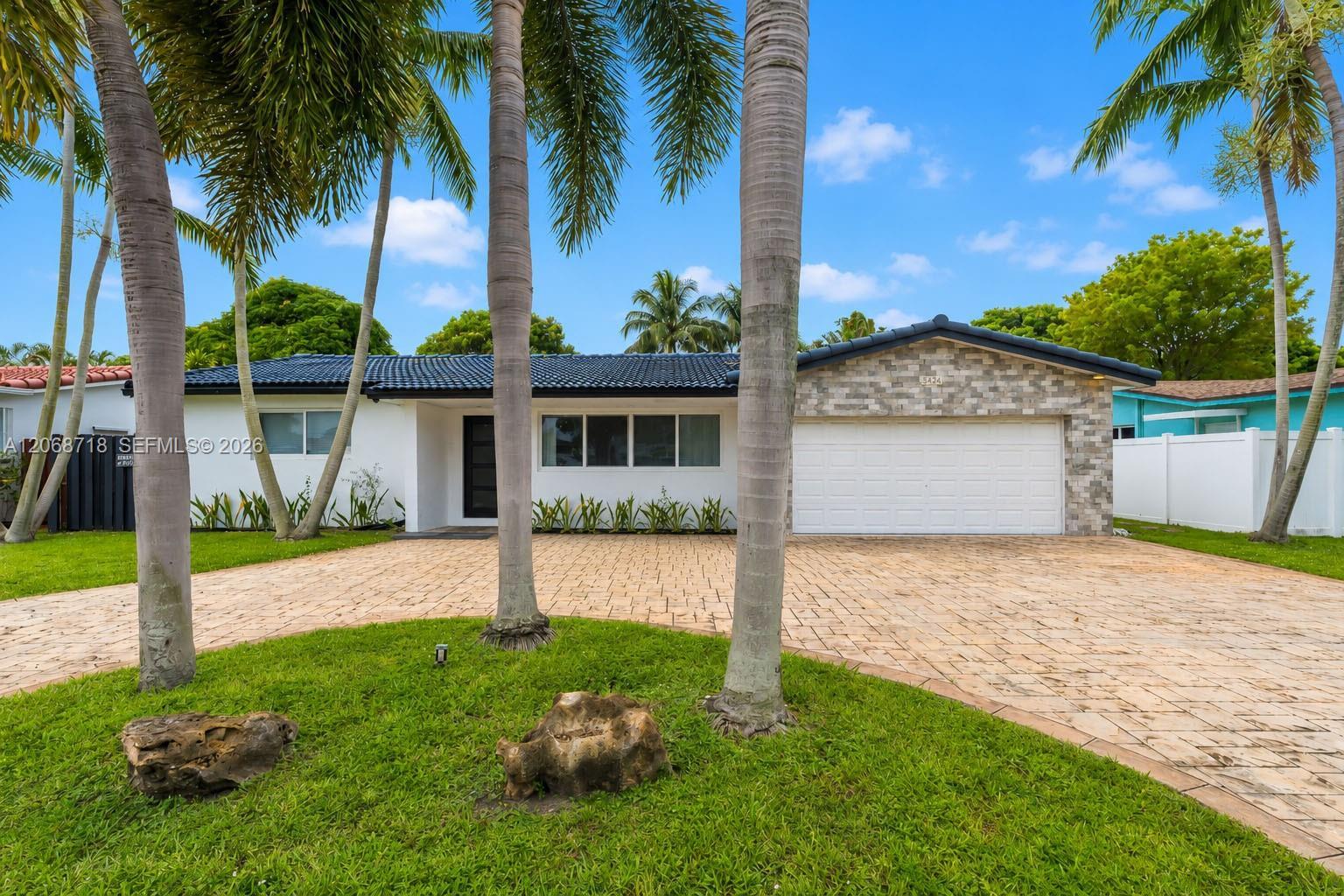 5424 Garfield St, Hollywood FL 33021 photo 3