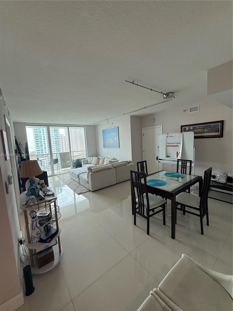 335 S Biscayne Blvd # 1805, Miami FL 33131 photo 2