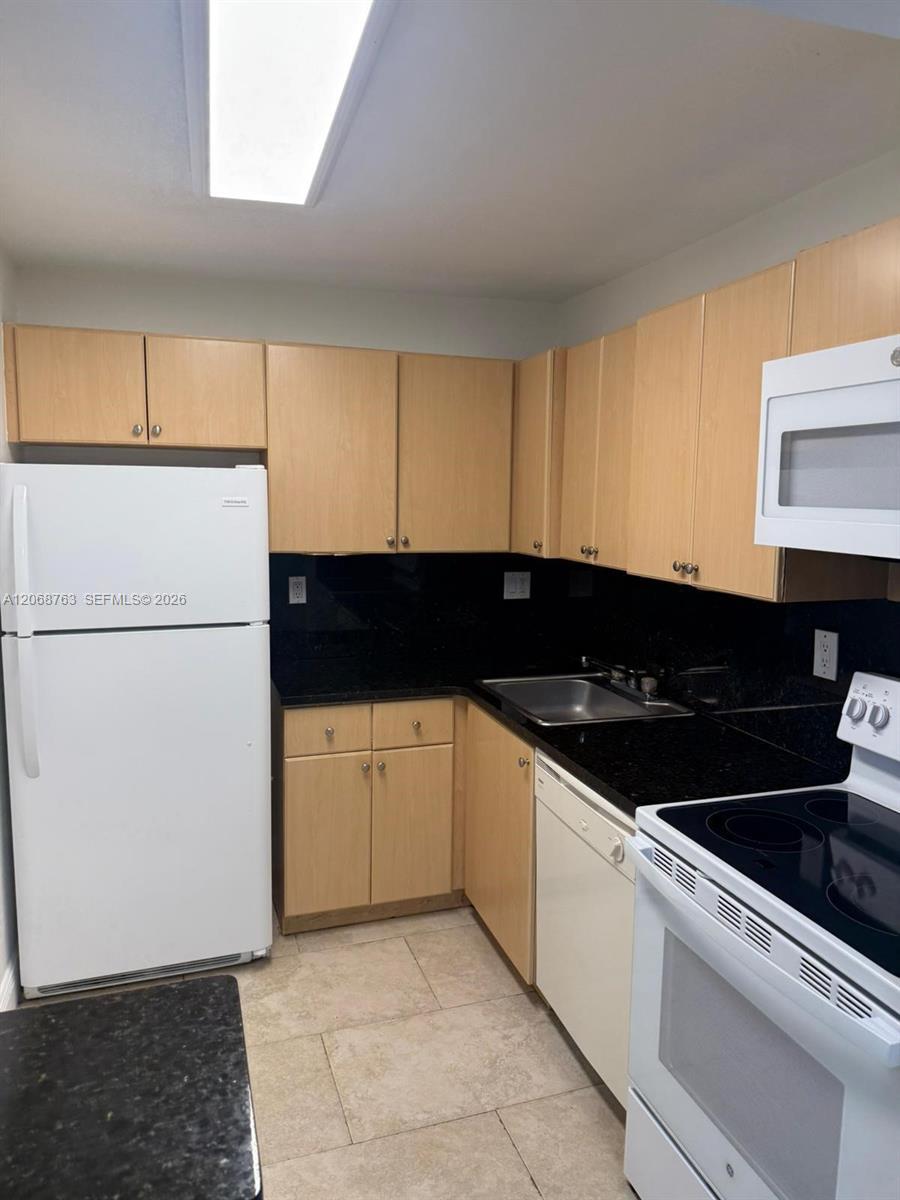 7110 NW 179th St # 310, Hialeah FL 33015 photo 3