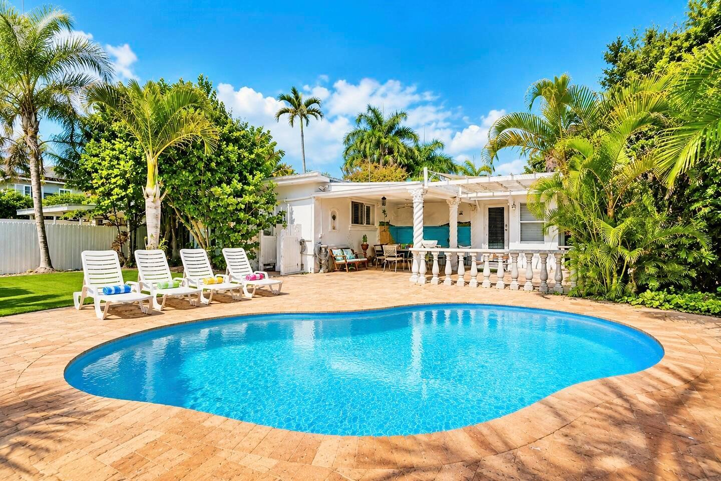 1016 Harrison Street, Hollywood FL 33019 photo 2