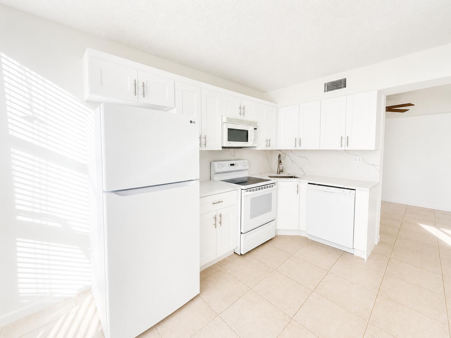 5910 MORNINGSTAR Circle # 202, Delray Beach FL 33484 photo 2