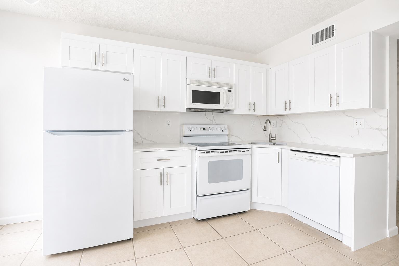 5910 MORNINGSTAR Circle # 202, Delray Beach FL 33484 photo 3