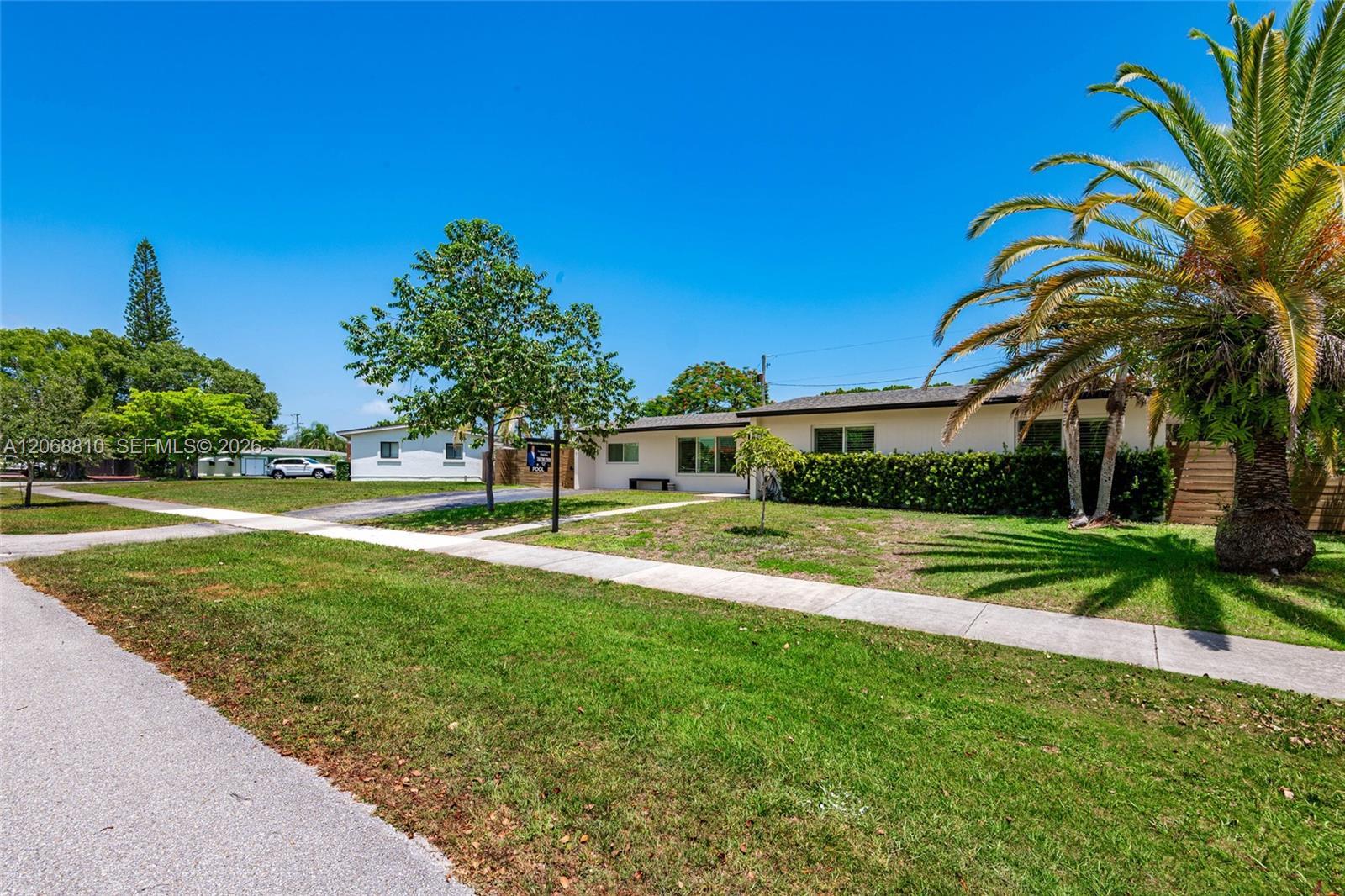 18145 SW 95th Ct, Palmetto Bay FL 33157 photo 2