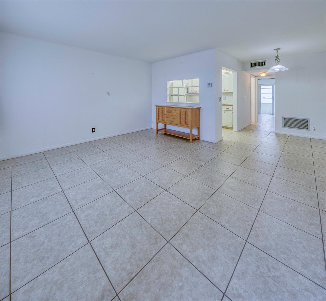 3240 LAKE OSBORNE Drive # 109, FL 33461 photo 2