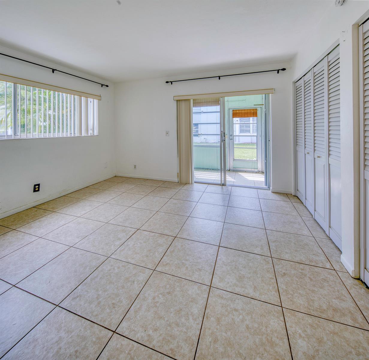 3240 LAKE OSBORNE Drive # 109, FL 33461 photo 4
