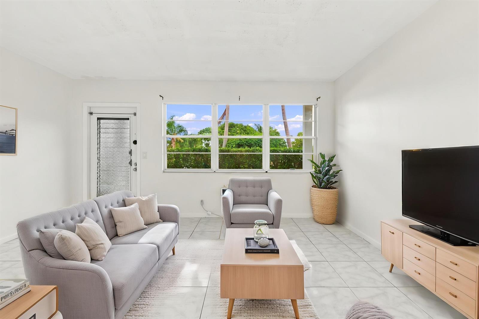 310 OAKRIDGE R Court # 310, Deerfield Beach FL 33442 photo 2