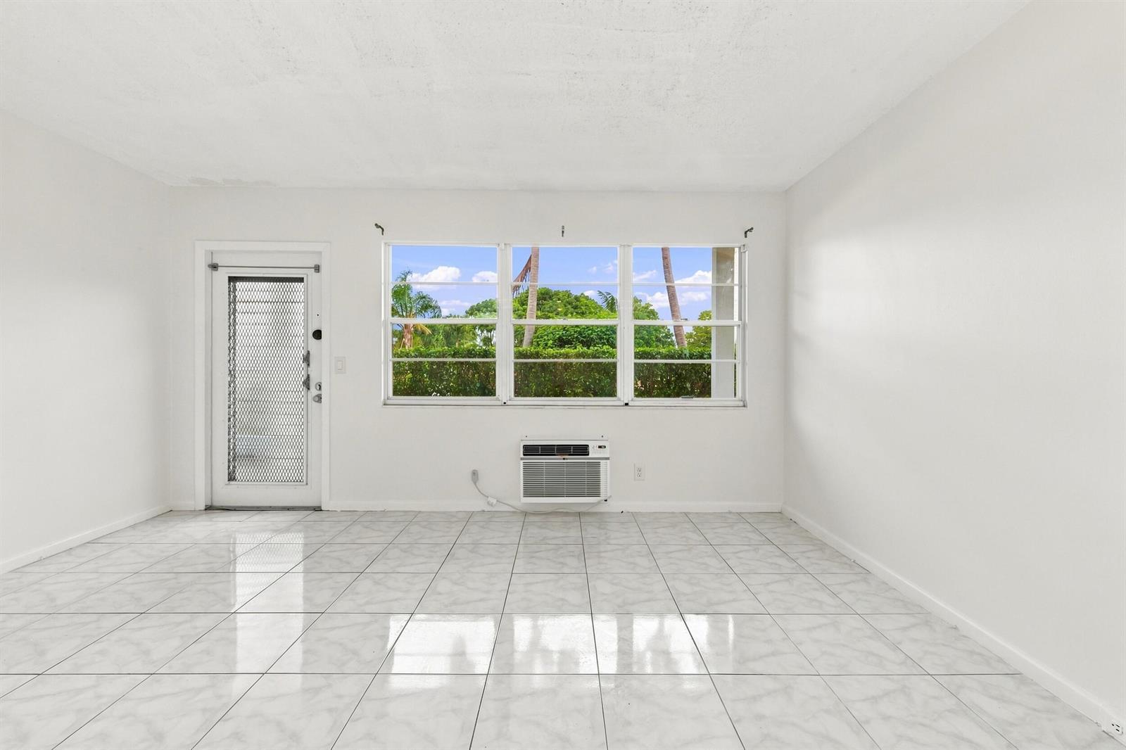 310 OAKRIDGE R Court # 310, Deerfield Beach FL 33442 photo 3