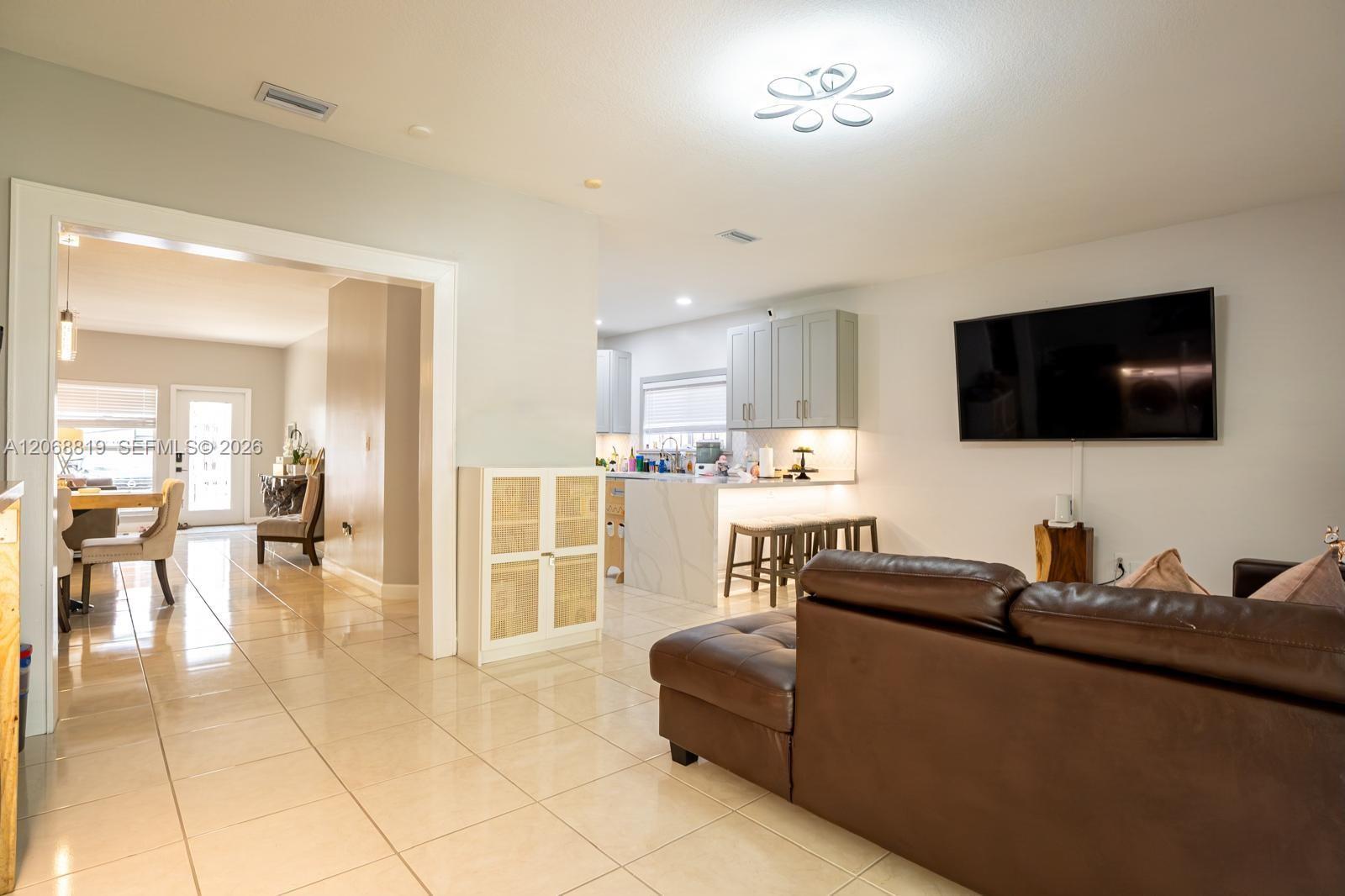 2721 NE 42nd Ave, Homestead FL 33033 photo 3