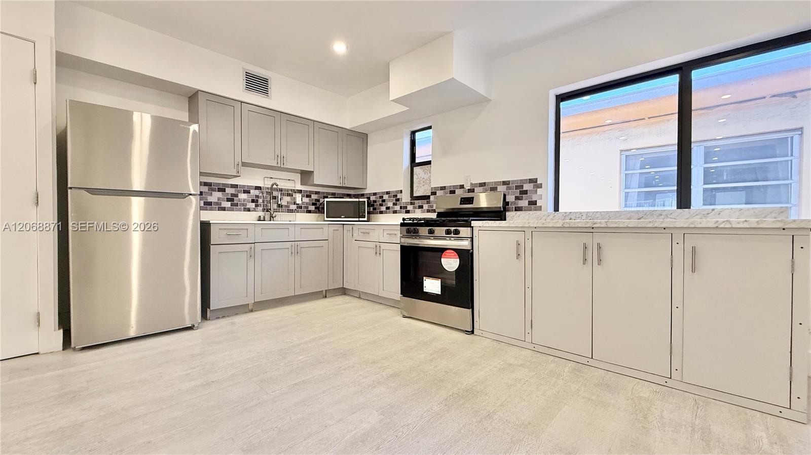 609 Lenox Ave # 4, Miami Beach FL 33139 photo 3