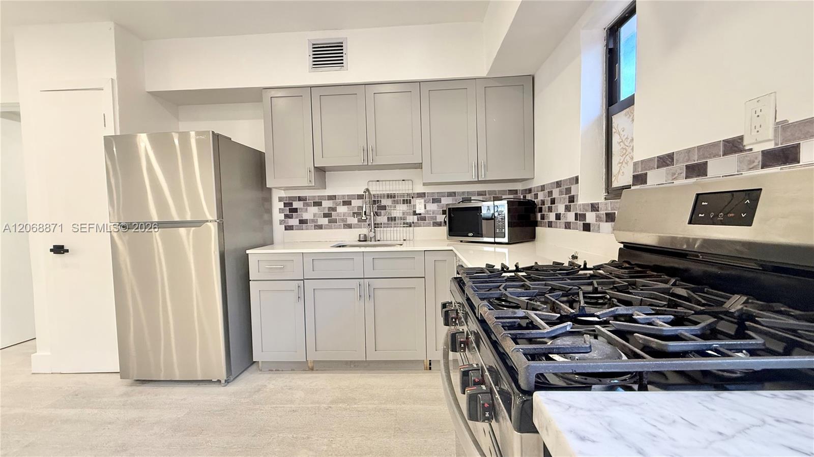 609 Lenox Ave # 4, Miami Beach FL 33139 photo 4