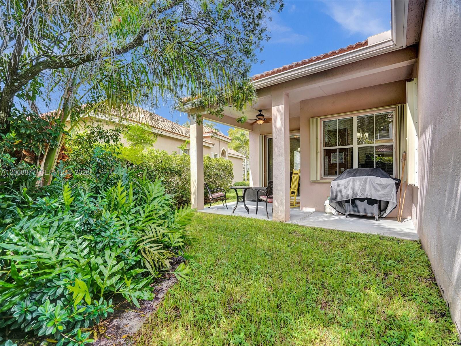 938 Bluewood Ter, Weston FL 33327 photo 2