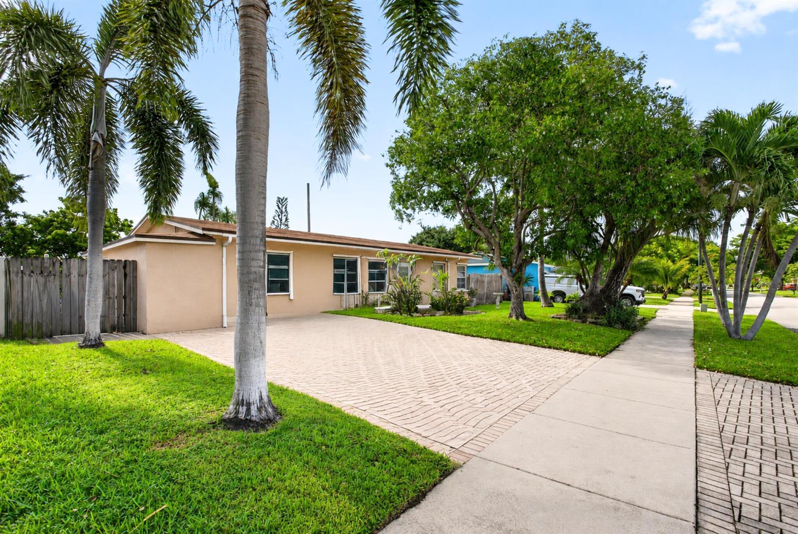 2750 NE 9TH Terrace, Pompano Beach FL 33064 photo 2