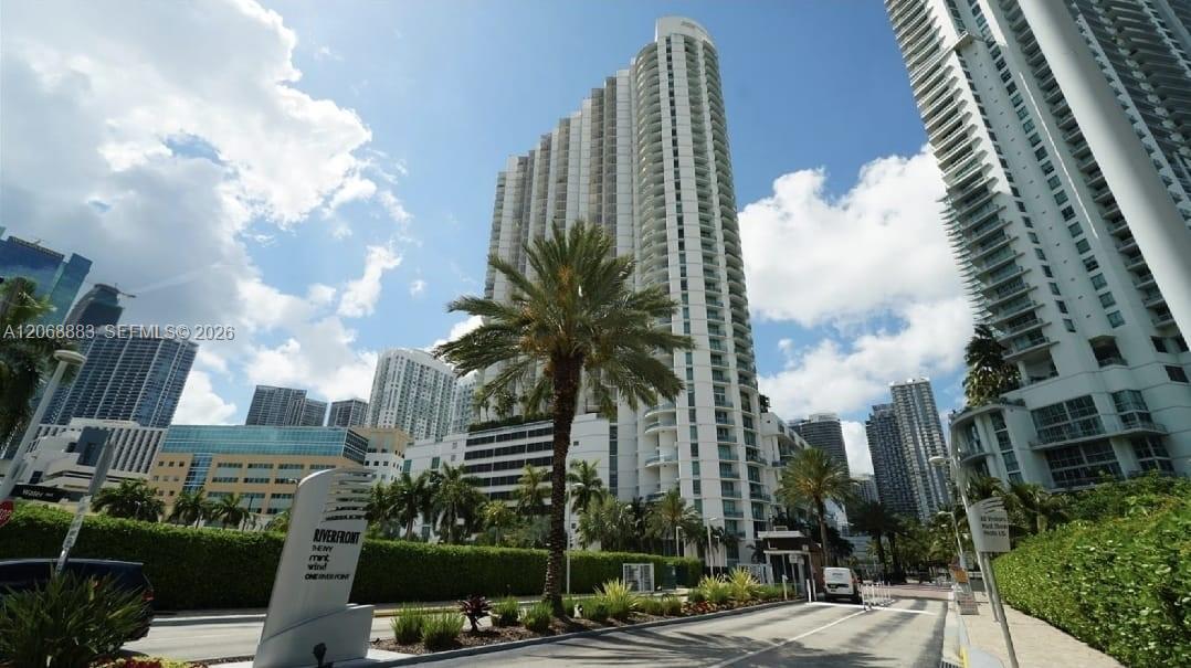 350 S Miami Ave # 3213, Miami FL 33130 photo 2